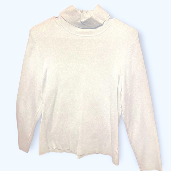Vintage silk charter club white turtleneck- NWOT no stains - Picture 2 of 3